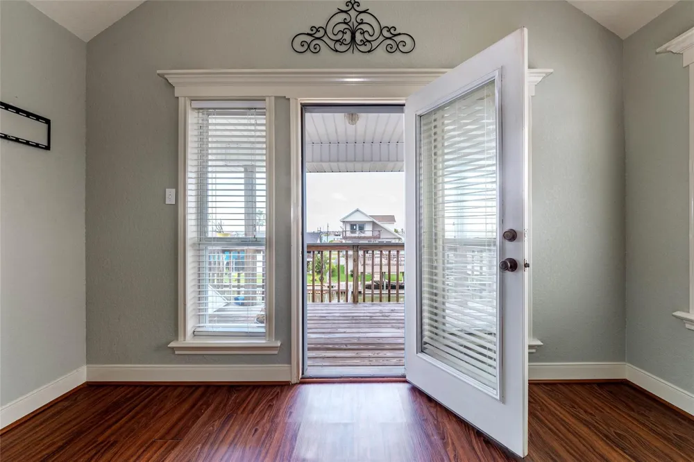 70 Tarpon Street Bayou Vista, TX 77563