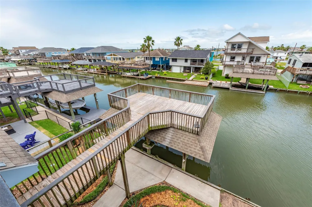 70 Tarpon Street Bayou Vista, TX 77563