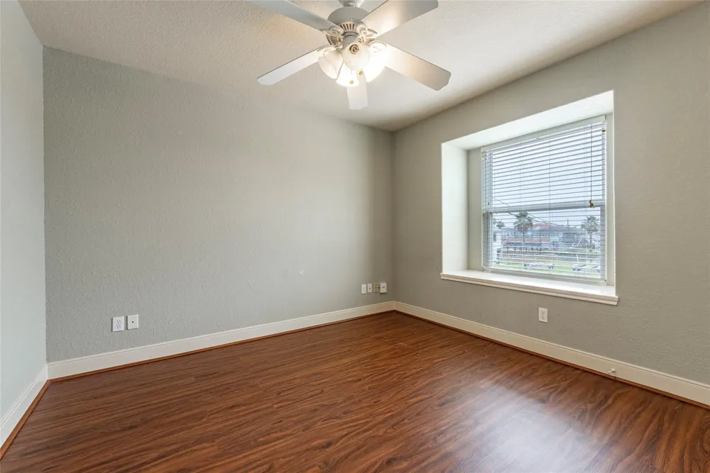 70 Tarpon Street Bayou Vista, TX 77563