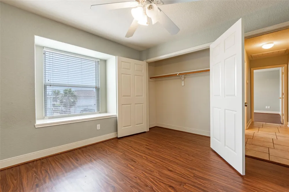 70 Tarpon Street Bayou Vista, TX 77563