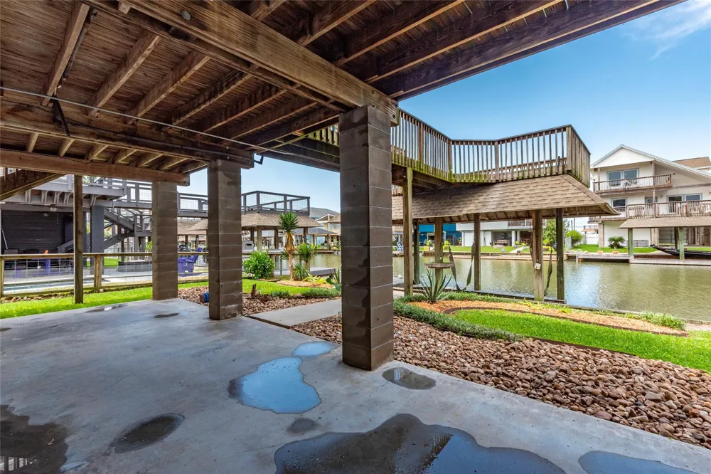 70 Tarpon Street Bayou Vista, TX 77563