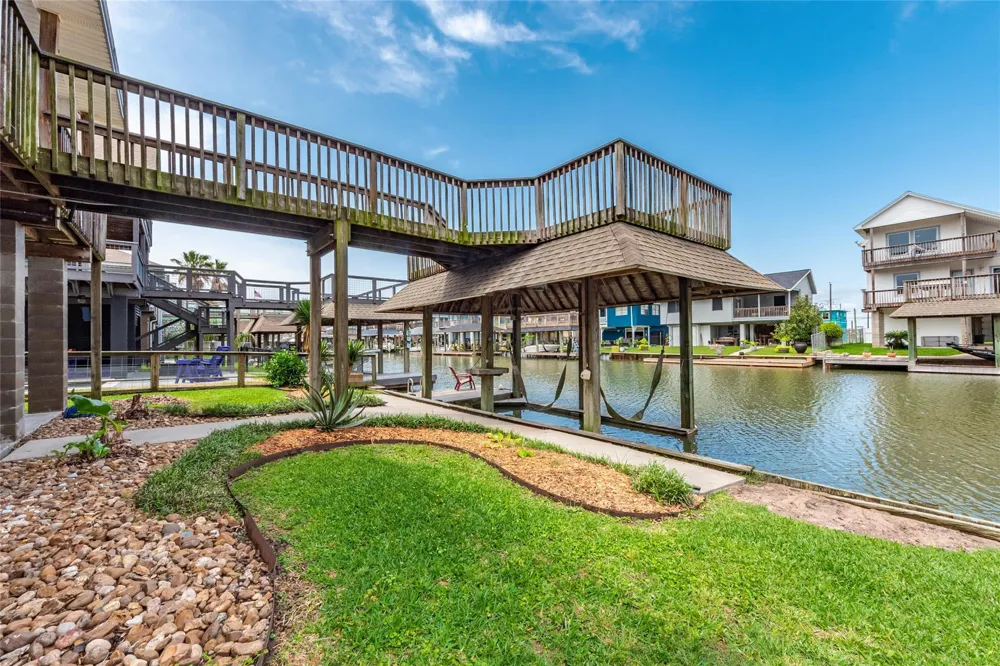 70 Tarpon Street Bayou Vista, TX 77563