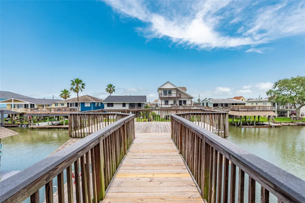 70 Tarpon Street Bayou Vista, TX 77563