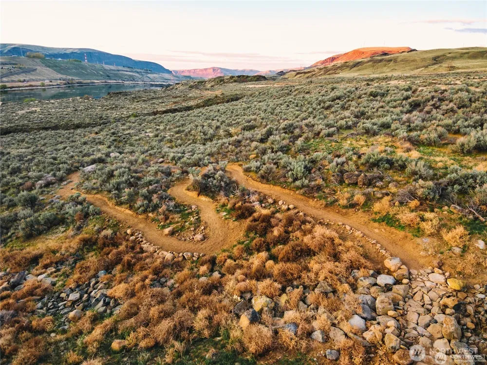 375 Ravenwing Lane Malaga, WA 98828
