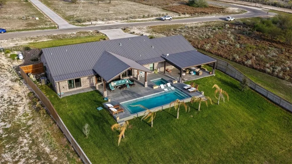 642 Nakishwana Sandia, TX 78383