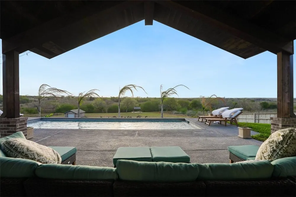 642 Nakishwana Sandia, TX 78383