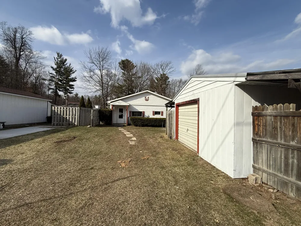 8705 E James Street White Cloud, MI 49349