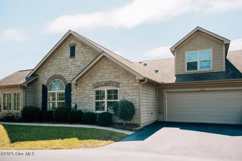 123 W Chelsea Court