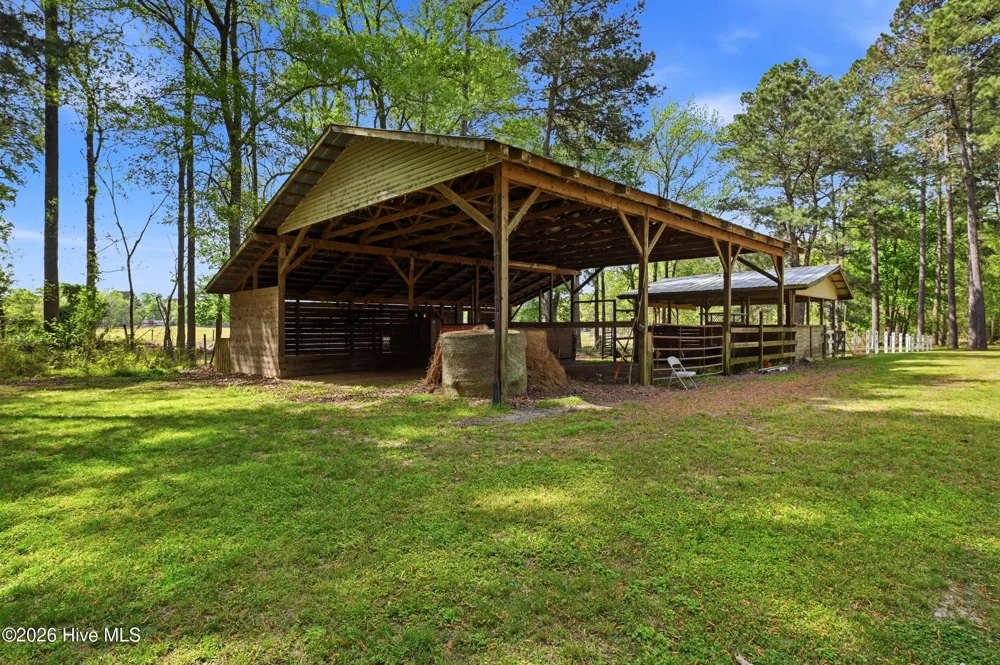 2639 Nc Highway 211 Clarkton, NC 28433