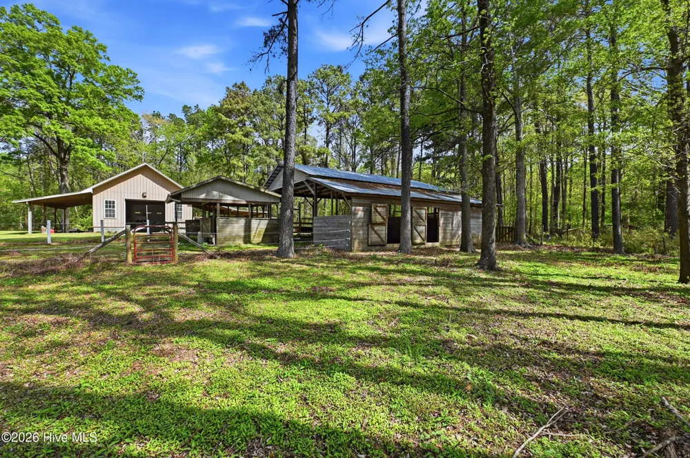 2639 Nc Highway 211 Clarkton, NC 28433