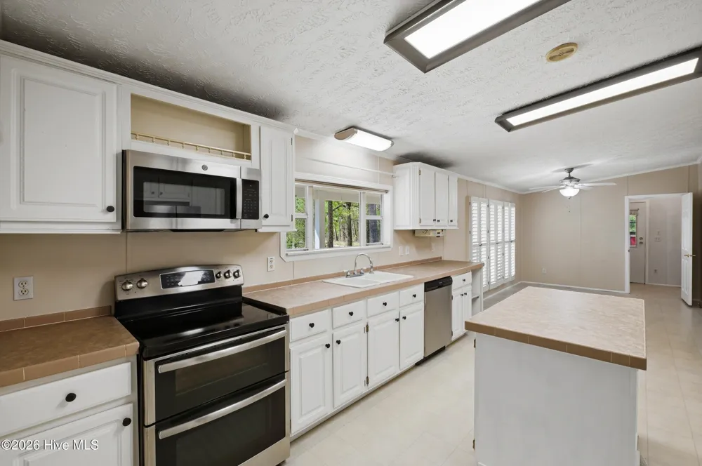 2639 Nc Highway 211 Clarkton, NC 28433