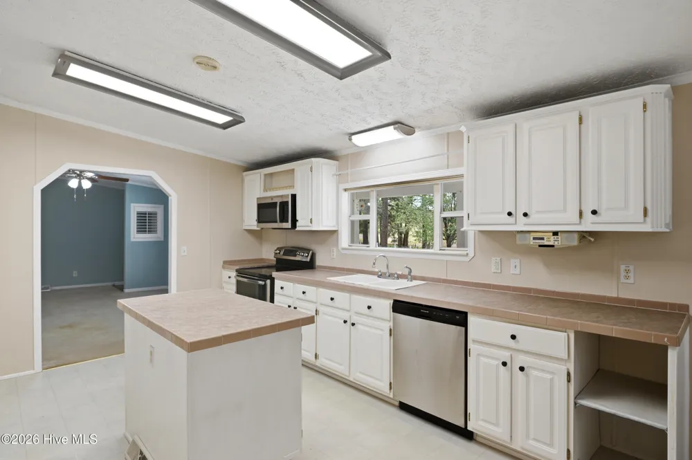 2639 Nc Highway 211 Clarkton, NC 28433
