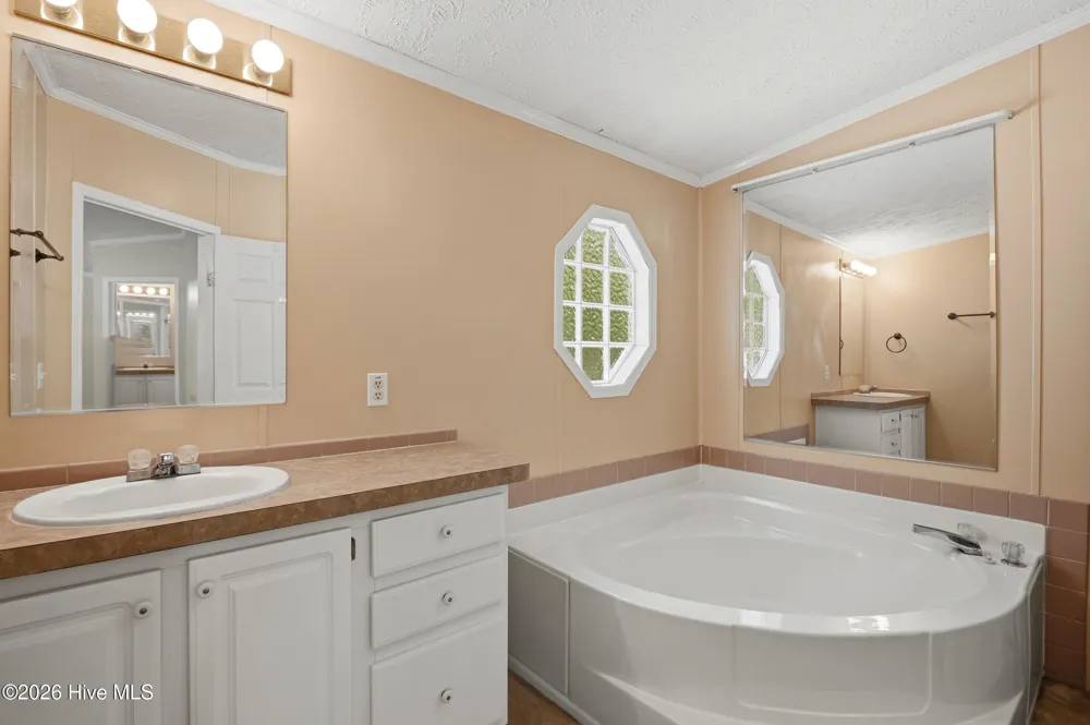2639 Nc Highway 211 Clarkton, NC 28433