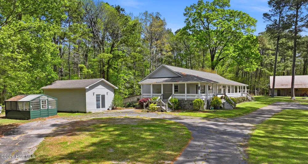 2639 Nc Highway 211 Clarkton, NC 28433