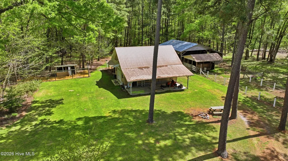2639 Nc Highway 211 Clarkton, NC 28433