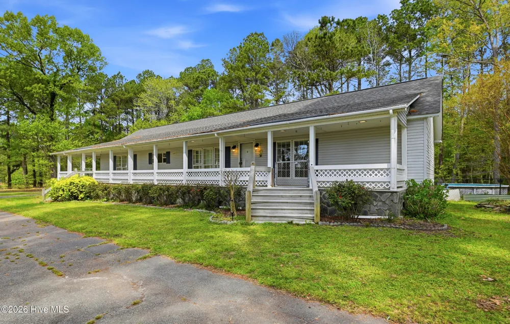 2639 Nc Highway 211 Clarkton, NC 28433