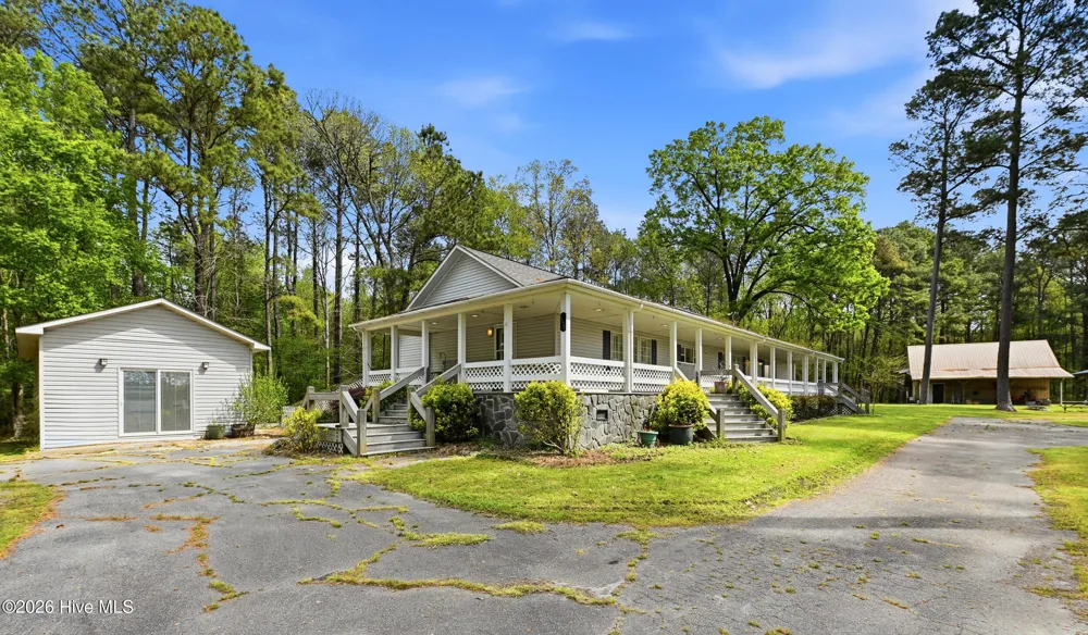 2639 Nc Highway 211 Clarkton, NC 28433