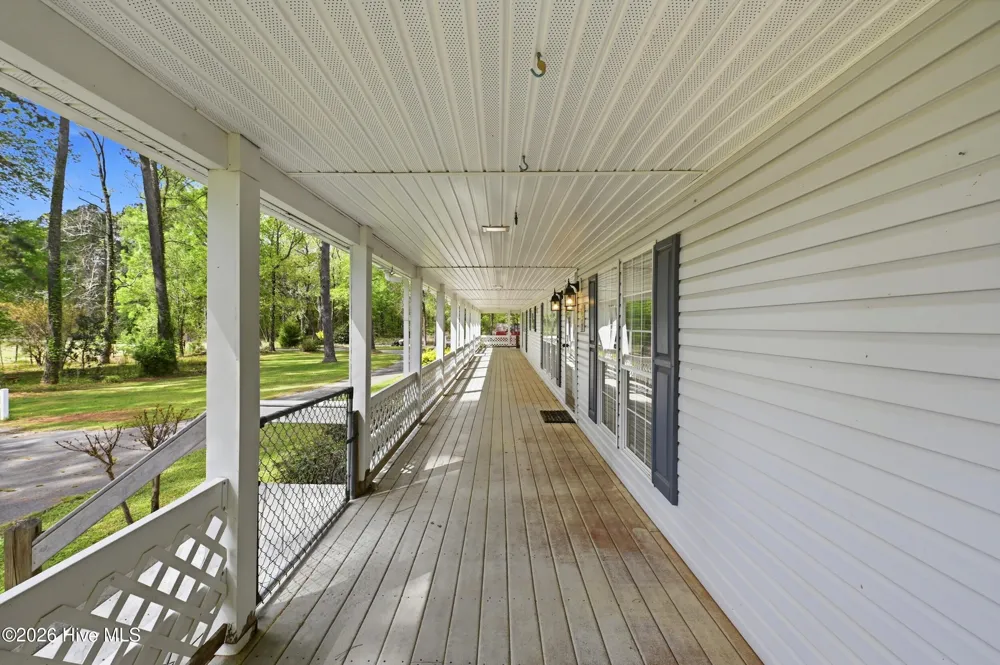 2639 Nc Highway 211 Clarkton, NC 28433