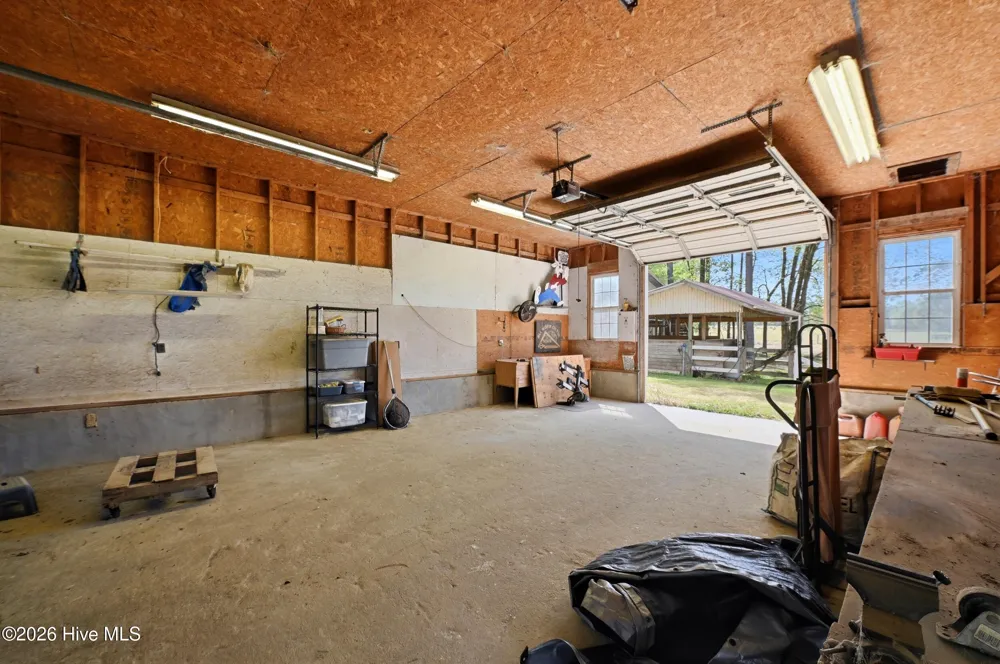 2639 Nc Highway 211 Clarkton, NC 28433