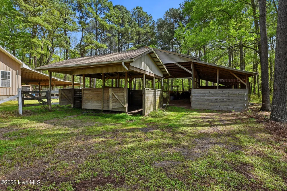2639 Nc Highway 211 Clarkton, NC 28433