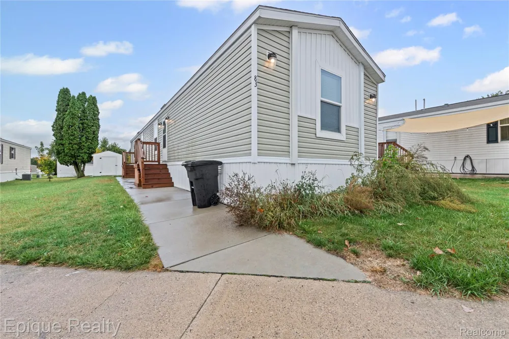 83 Elm Avenue Highland Charter Township, MI 48357