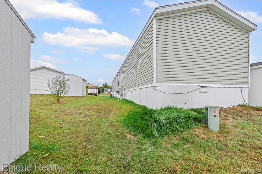 83 Elm Avenue Highland Charter Township, MI 48357