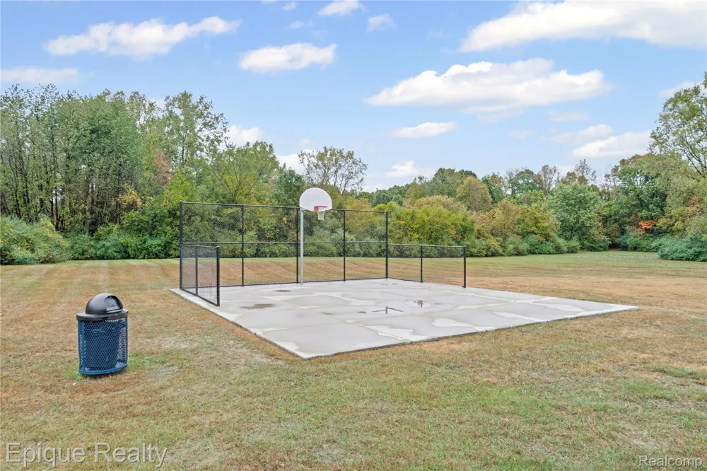 83 Elm Avenue Highland Charter Township, MI 48357