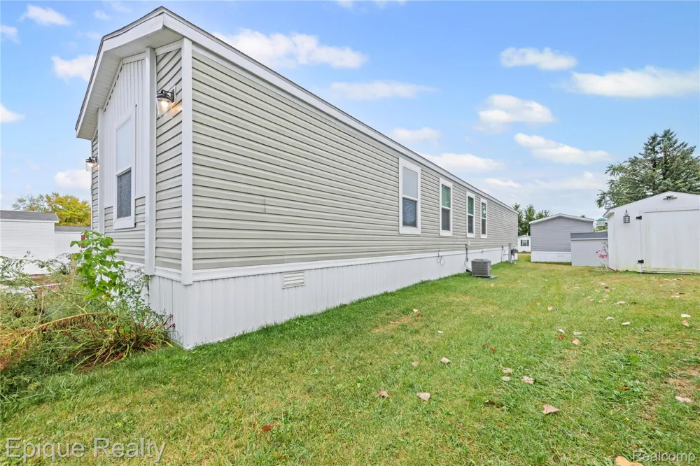 83 Elm Avenue Highland Charter Township, MI 48357