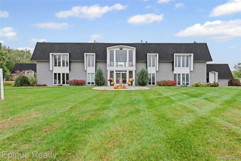 83 Elm Avenue Highland Charter Township, MI 48357