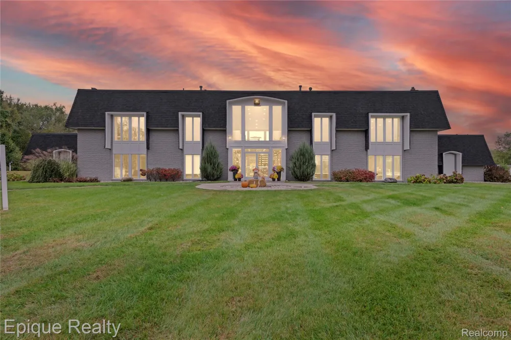 83 Elm Avenue Highland Charter Township, MI 48357