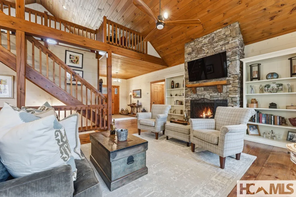 2469 Upper Whitewater Road Sapphire, NC 28774