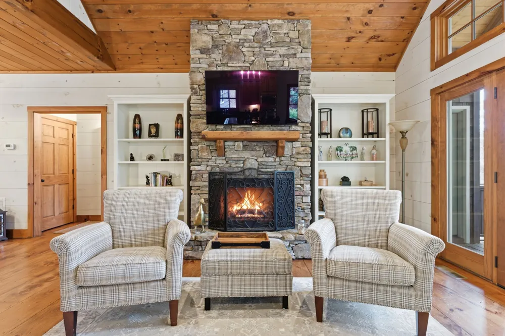 2469 Upper Whitewater Road Sapphire, NC 28774