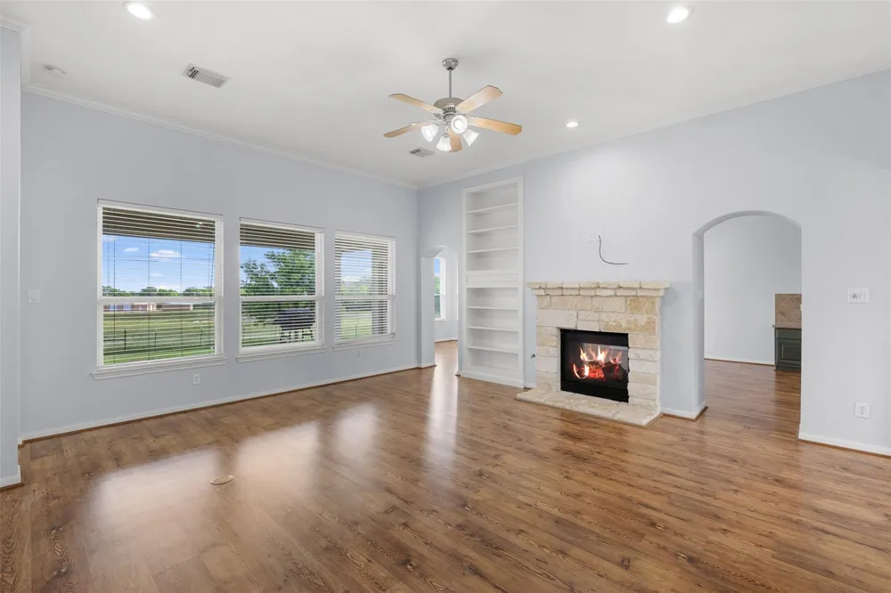 840 E Glenn Street Bellville, TX 77418