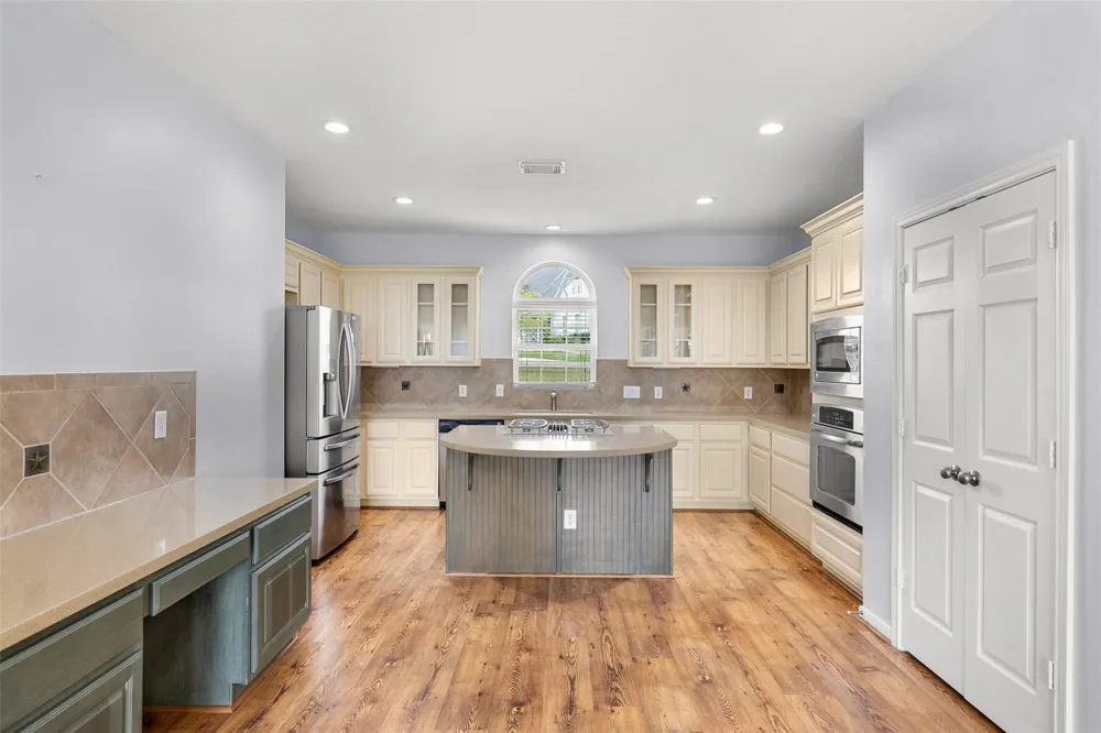 840 E Glenn Street Bellville, TX 77418