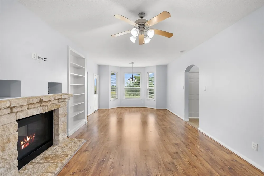 840 E Glenn Street Bellville, TX 77418