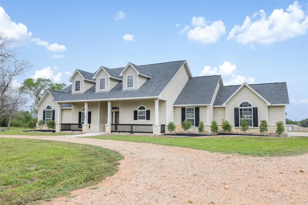 840 E Glenn Street Bellville, TX 77418