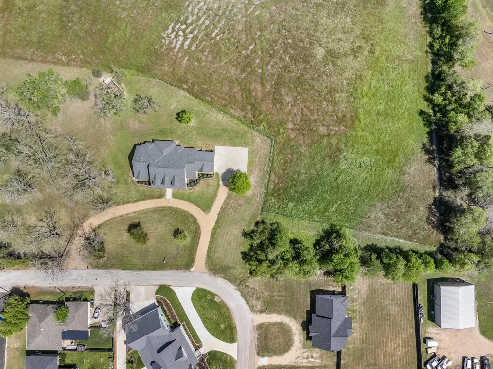 840 E Glenn Street Bellville, TX 77418