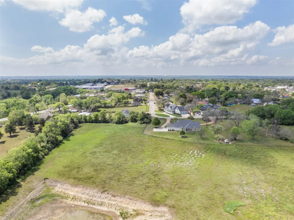 840 E Glenn Street Bellville, TX 77418