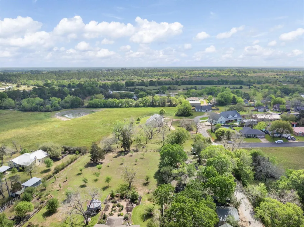 840 E Glenn Street Bellville, TX 77418
