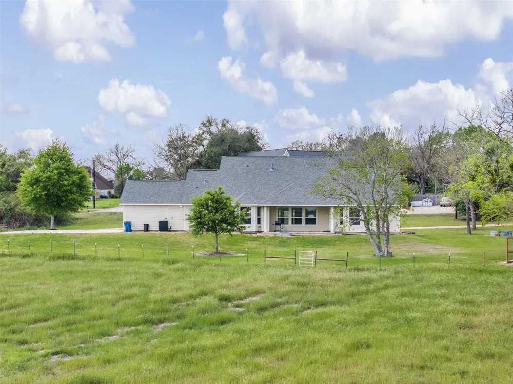 840 E Glenn Street Bellville, TX 77418