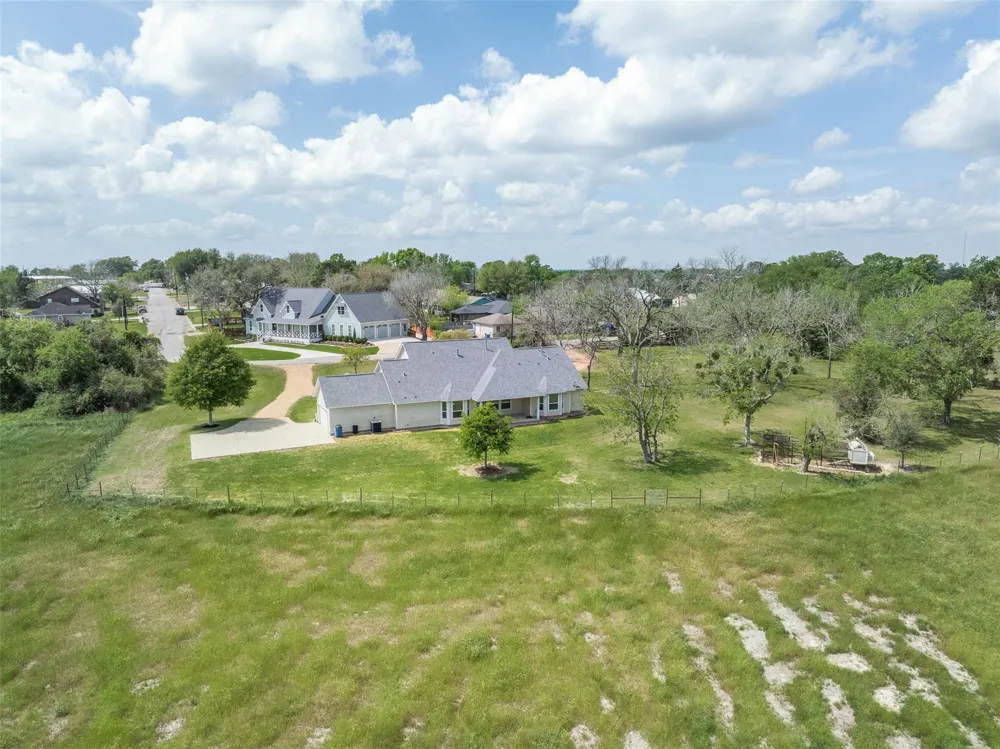 840 E Glenn Street Bellville, TX 77418