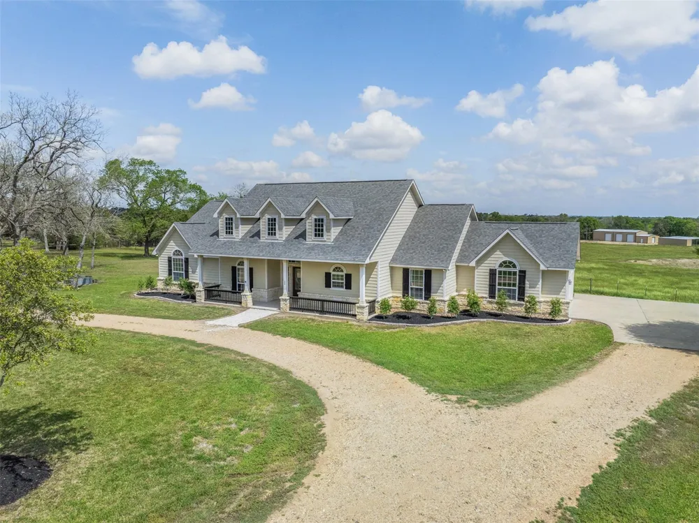 840 E Glenn Street Bellville, TX 77418