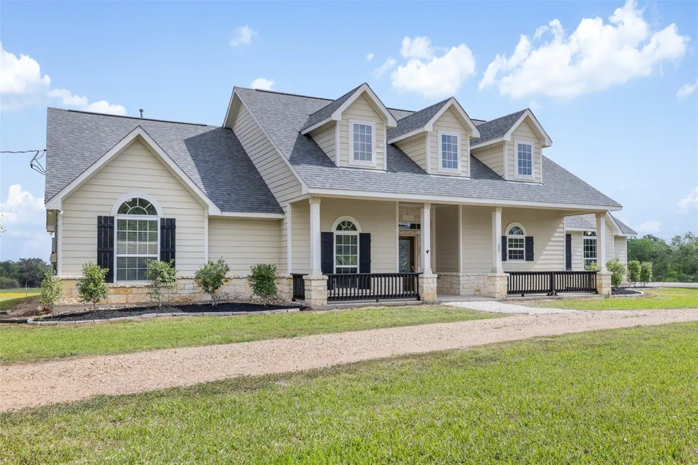 840 E Glenn Street Bellville, TX 77418