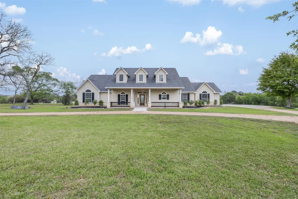 840 E Glenn Street Bellville, TX 77418