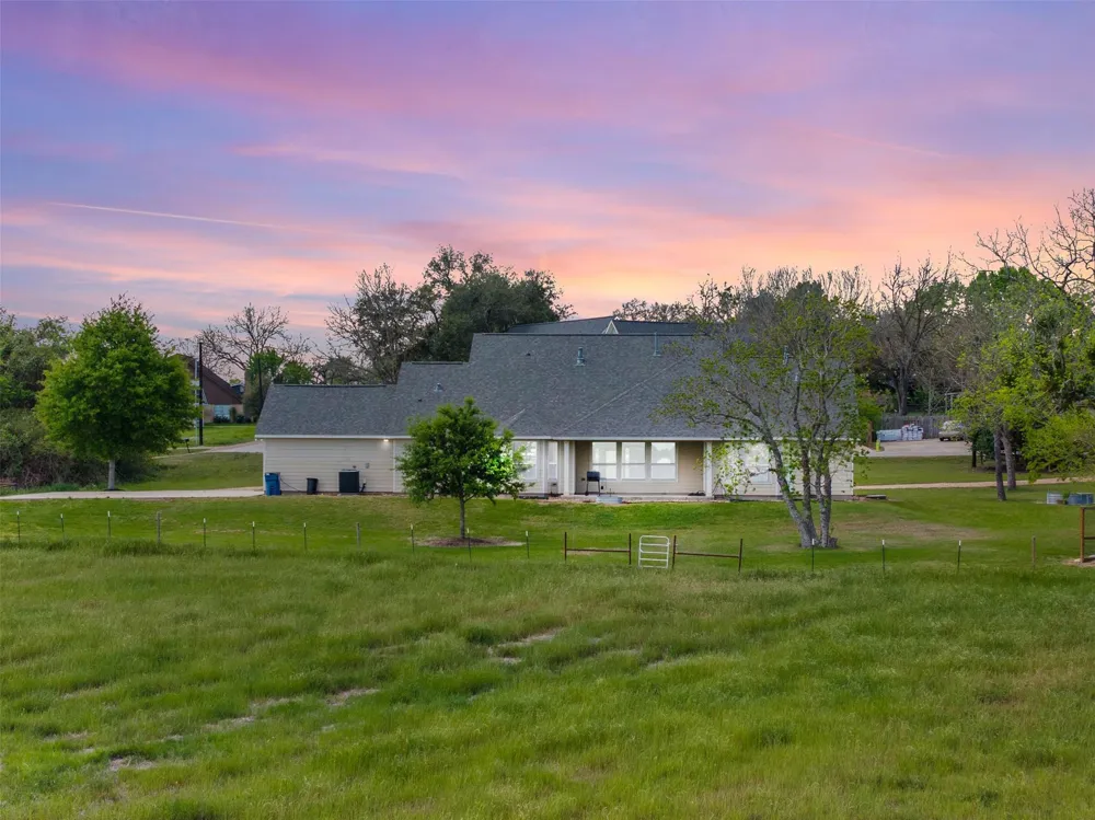840 E Glenn Street Bellville, TX 77418