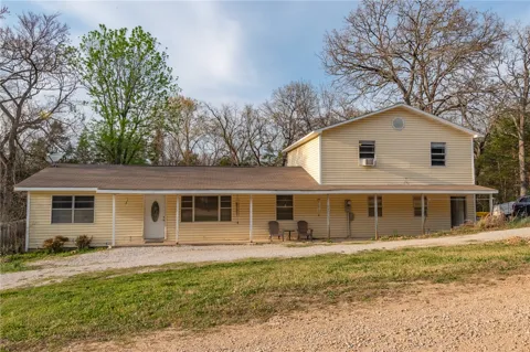 121 E Elm