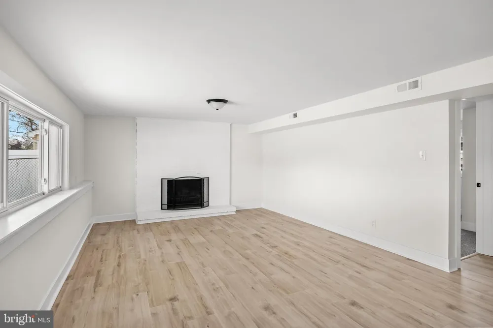 10 COBBLESTONE ROAD Cherry Hill, NJ 08003