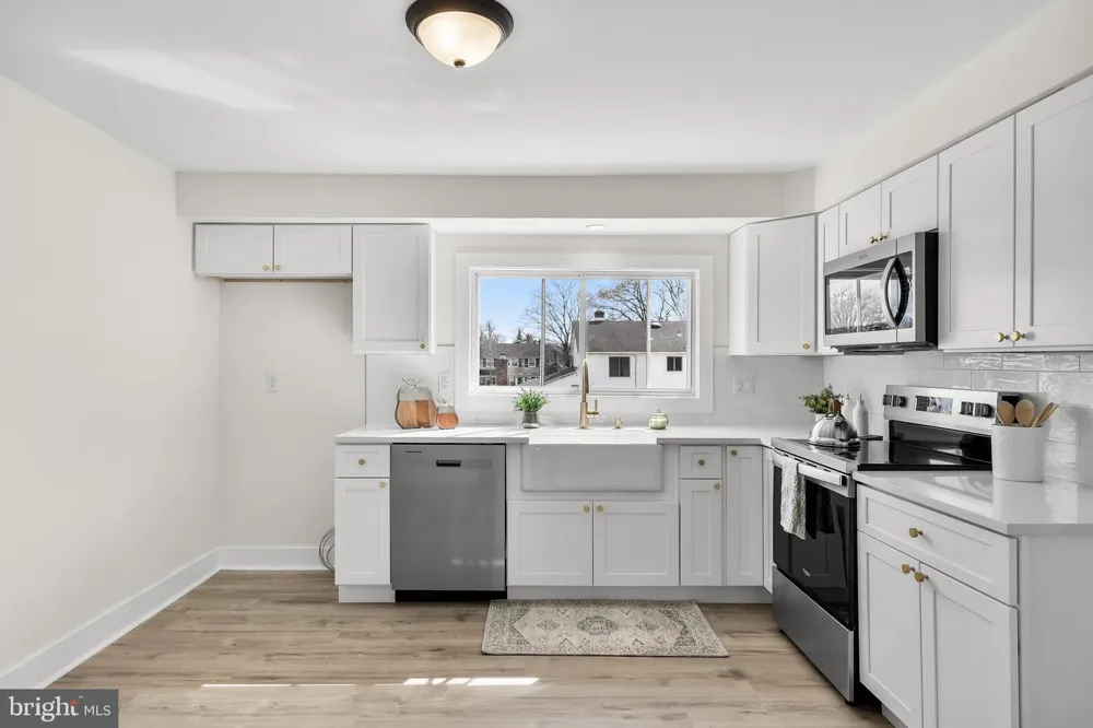 10 COBBLESTONE ROAD Cherry Hill, NJ 08003
