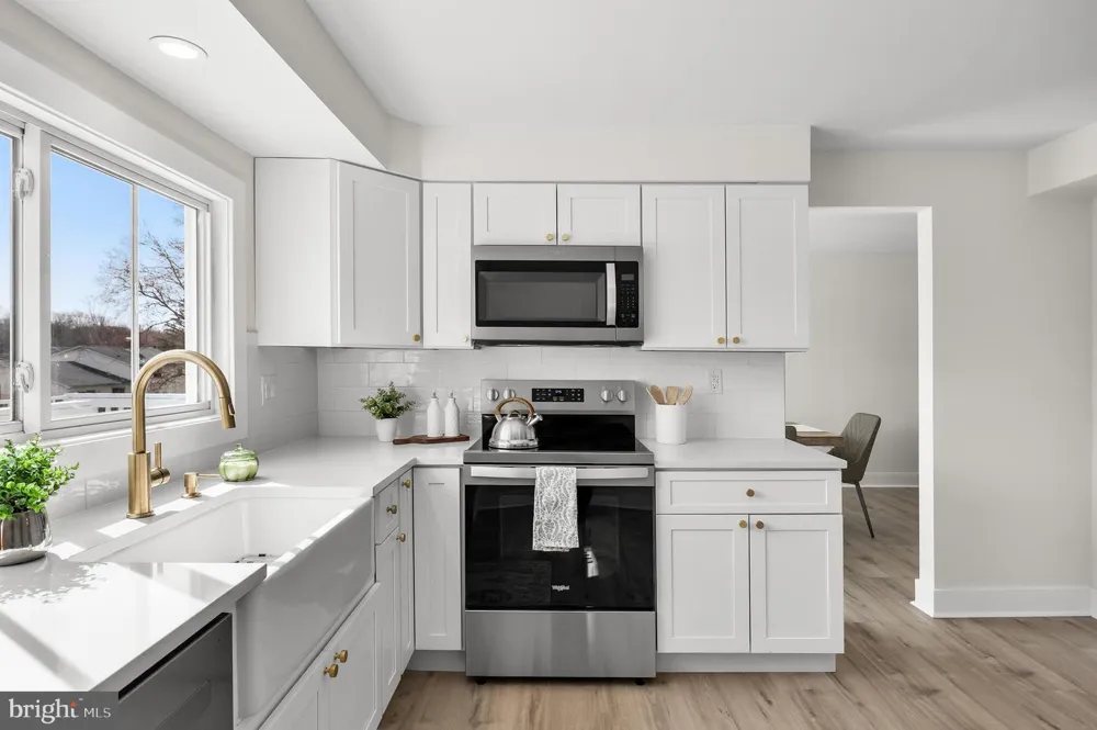 10 COBBLESTONE ROAD Cherry Hill, NJ 08003