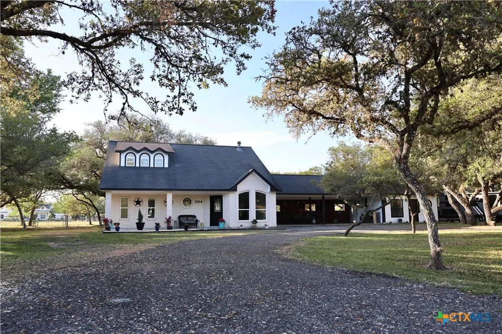 264 Live Oak Drive Inez, TX 77968